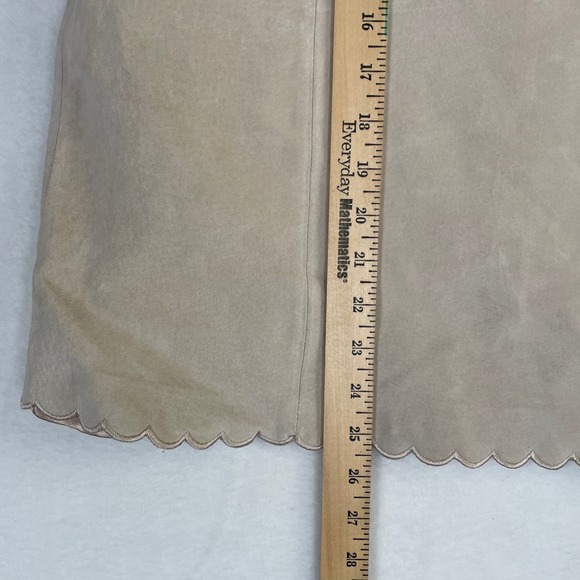 Terry Lewis Suede Skirt Women's Beige A Line Scalloped Hem Classic Luxury 12 - Picture 5 of 7